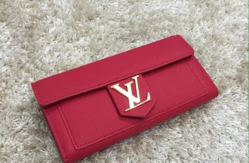 Ví cầm tay louis vuitton da xịn chị em không nên bỏ qua